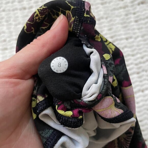 Lululemon Wunder Under Crop (Hi-Rise) 21" Fluorolace Multi - Size 6 - Picture 6 of 6